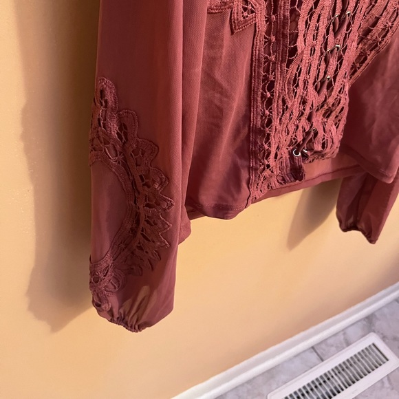 Gimmicks by Buckle mauve pink crochet lace up blouse - Picture 6 of 9